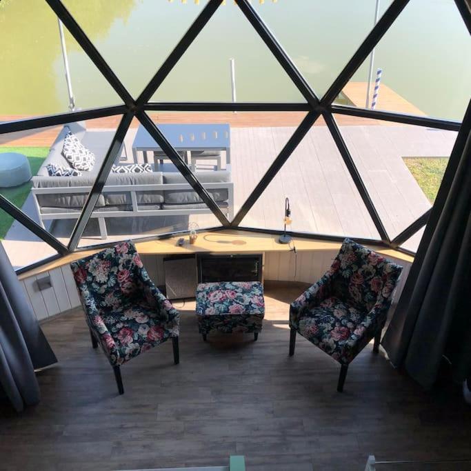 Domeglamping At Fishinglake Ságvár Εξωτερικό φωτογραφία