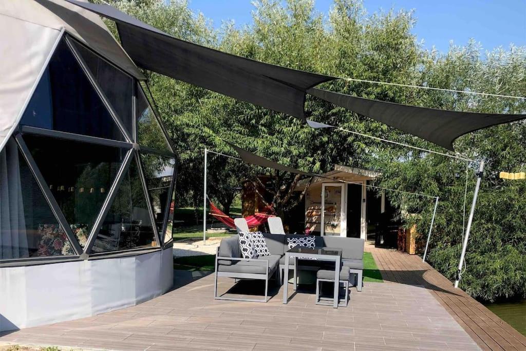 Domeglamping At Fishinglake Ságvár Εξωτερικό φωτογραφία