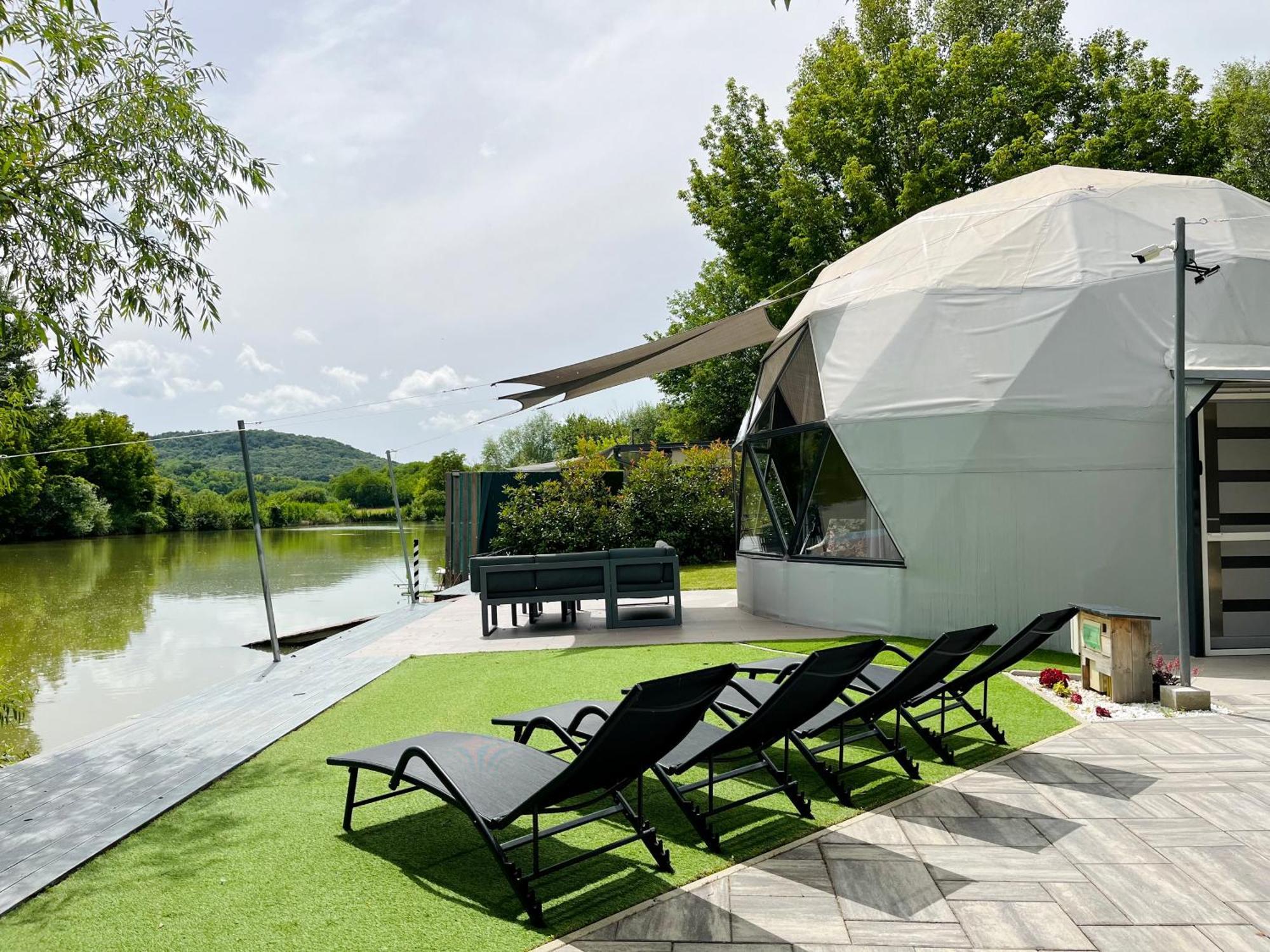 Domeglamping At Fishinglake Ságvár Εξωτερικό φωτογραφία